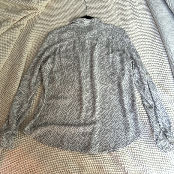 LOFT size SMALL Black and off white blouse - Picture 6 of 7